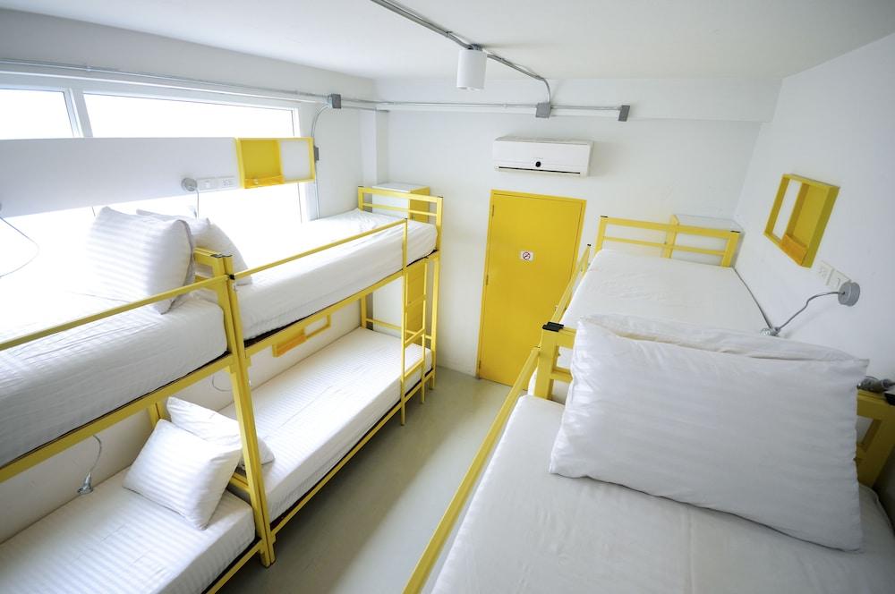 Jellybean Ezy Hostel Sathorn Bangkok Exterior photo