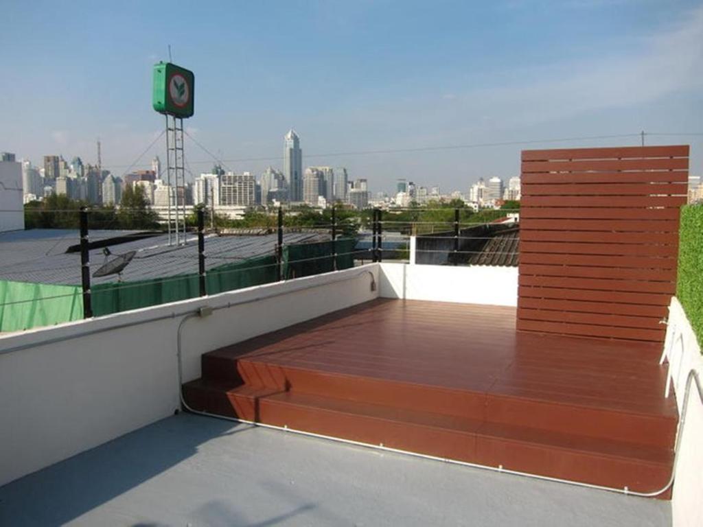 Jellybean Ezy Hostel Sathorn Bangkok Exterior photo