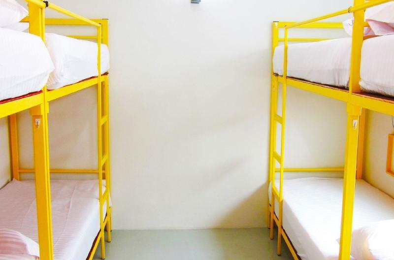 Jellybean Ezy Hostel Sathorn Bangkok Exterior photo